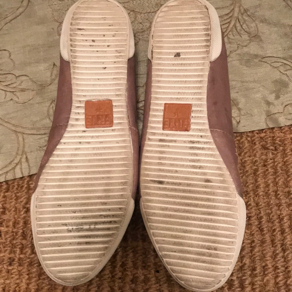 Frye - Picture 2 of 3